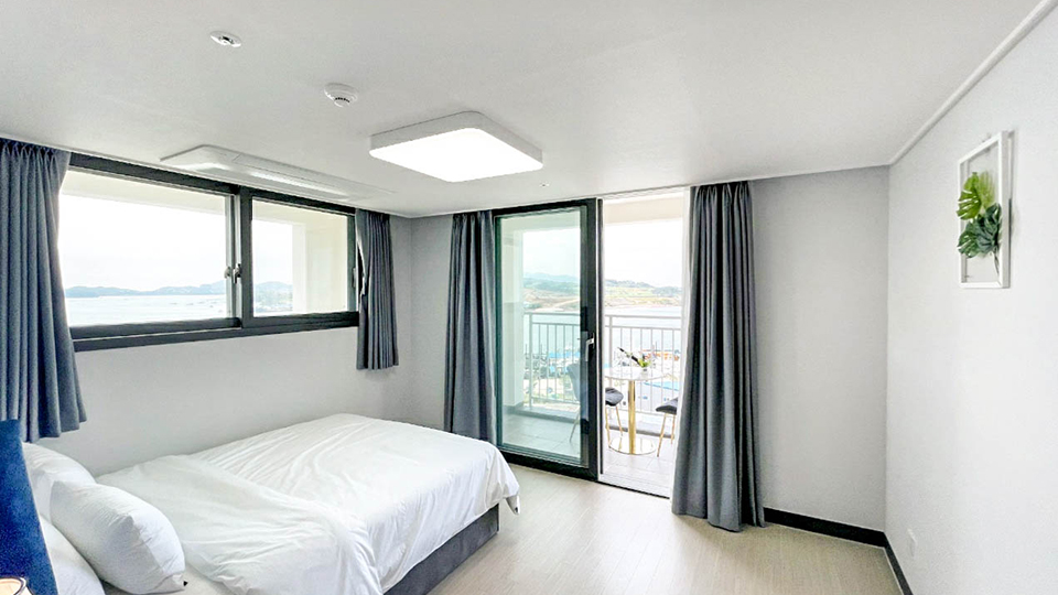 관광지 중심지에 위치한 오션뷰 숙소 | 여수 하이오션 스위트룸 5