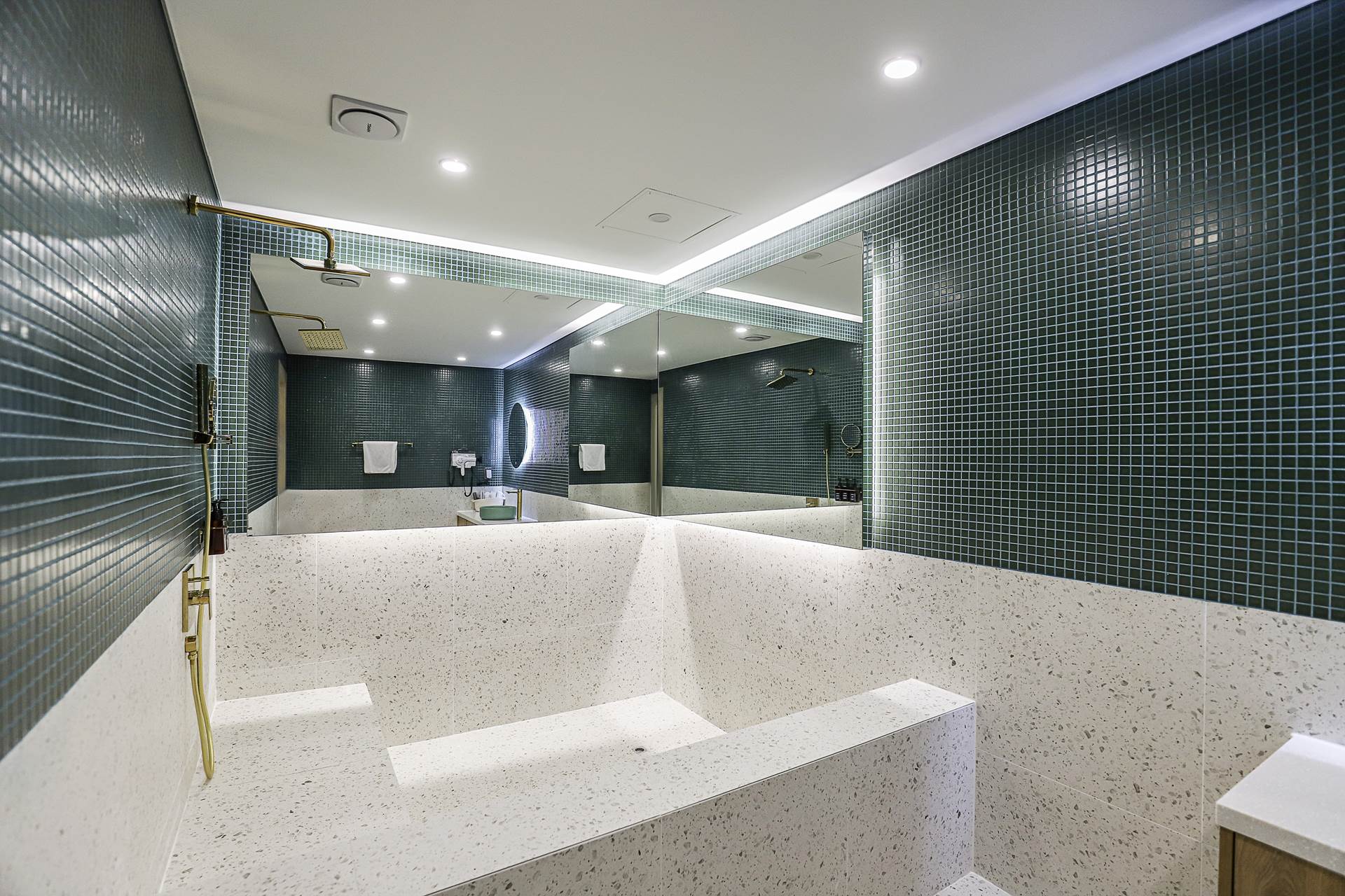 천안 F2 HOTEL 5