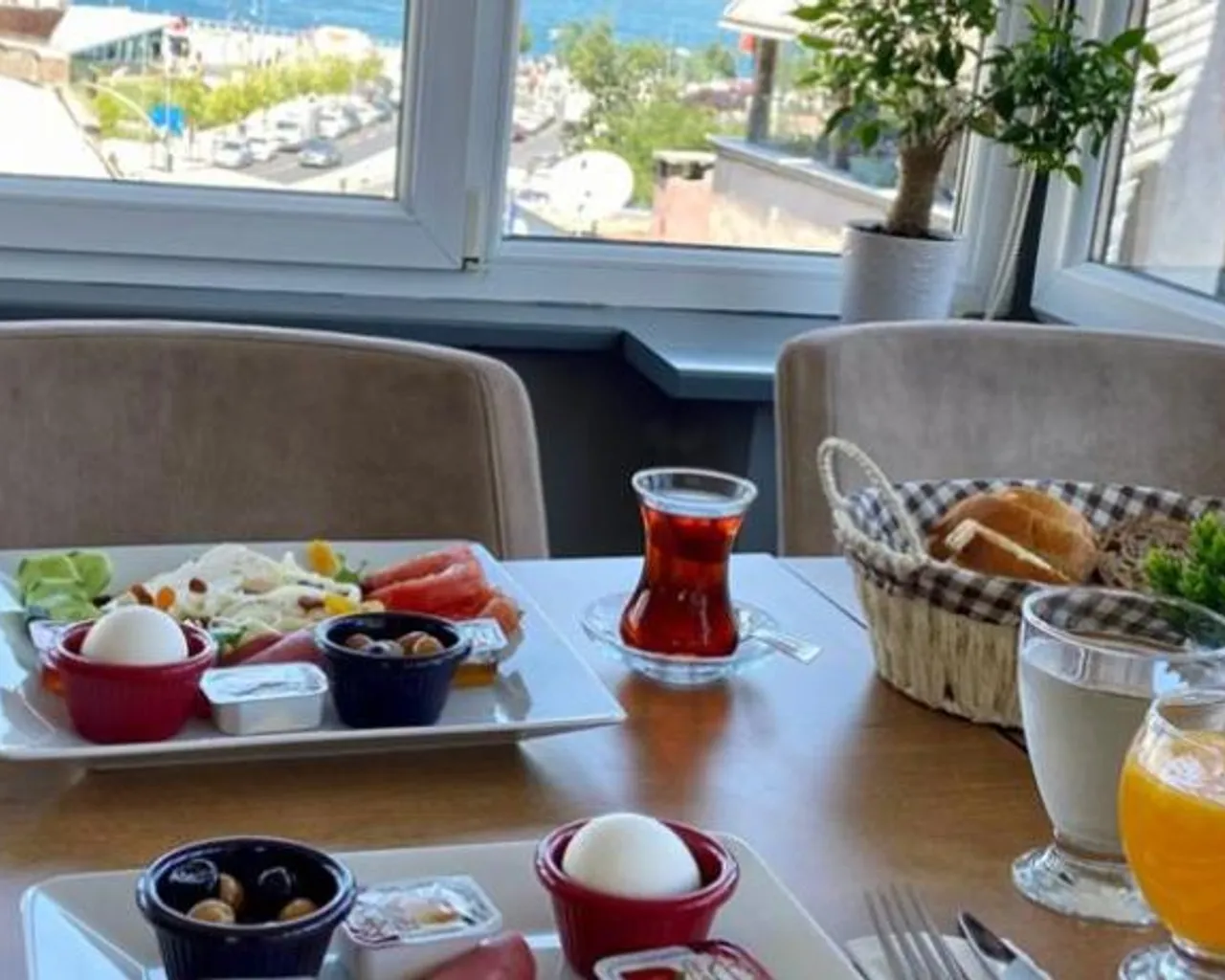 F&B