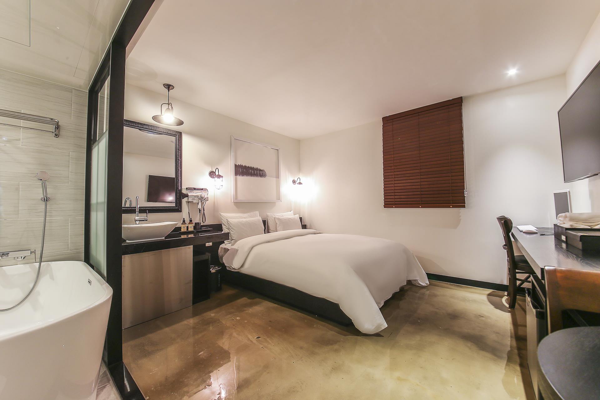 역삼 PREMIER XYM 4