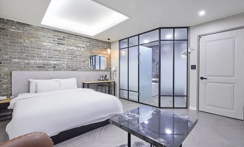 수원시청역 호텔 딘