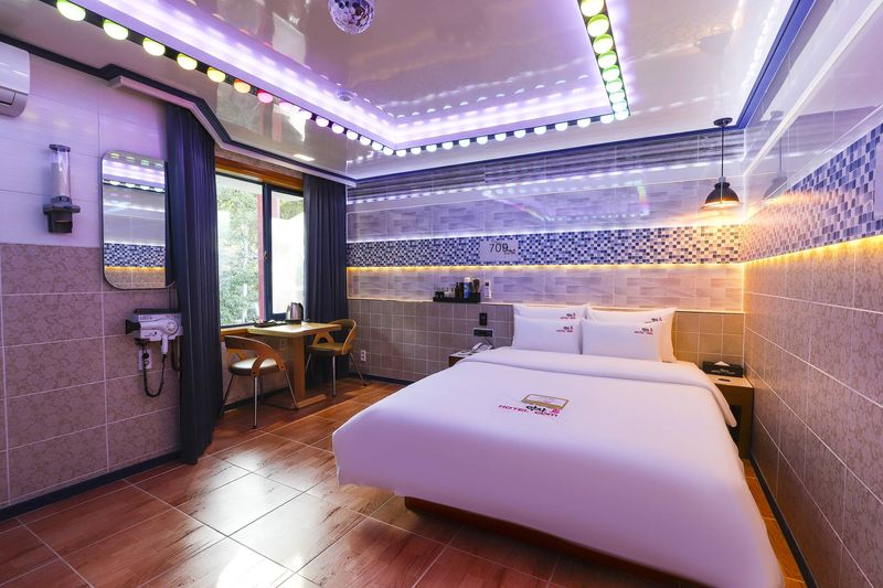 폭포 ROOM