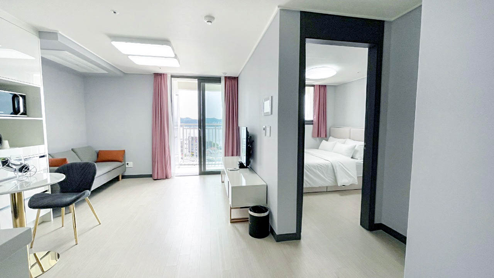 관광지 중심지에 위치한 오션뷰 숙소 | 여수 하이오션 패밀리룸 3