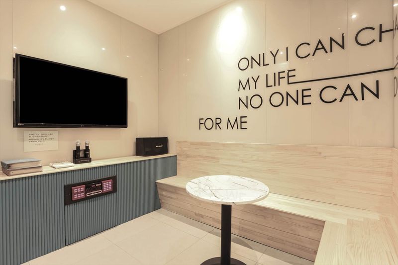 Song Room(노래시설은 밤 12