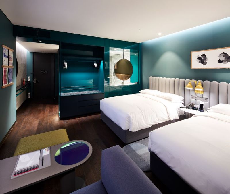 에디터 룸 (2 더블 베드)