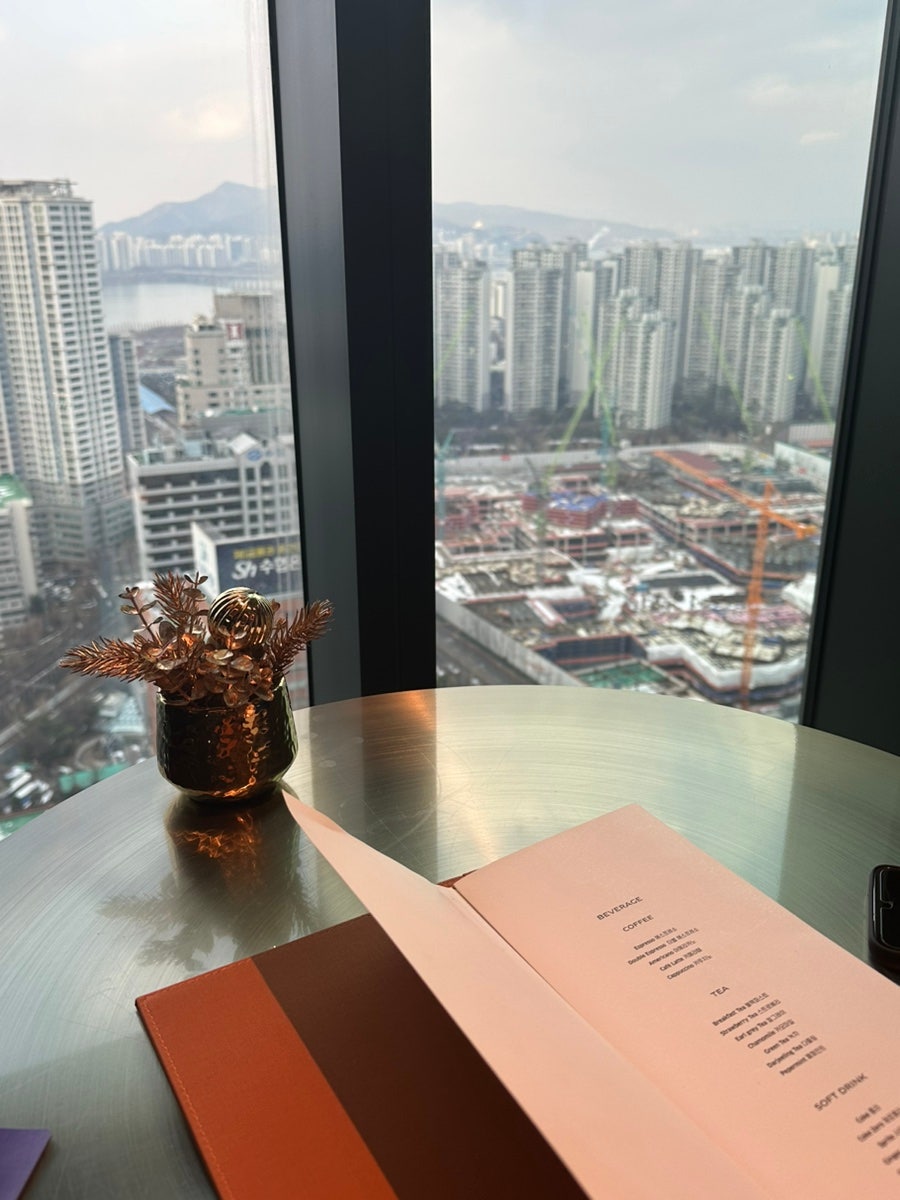 알차게 즐기는 서울 호캉스✨ | 소피텔 앰버서더 서울 : 클럽럭셔리룸 숙소 후기(석촌호수뷰,애프터눈티,해피아워,조식,수영장 등)
