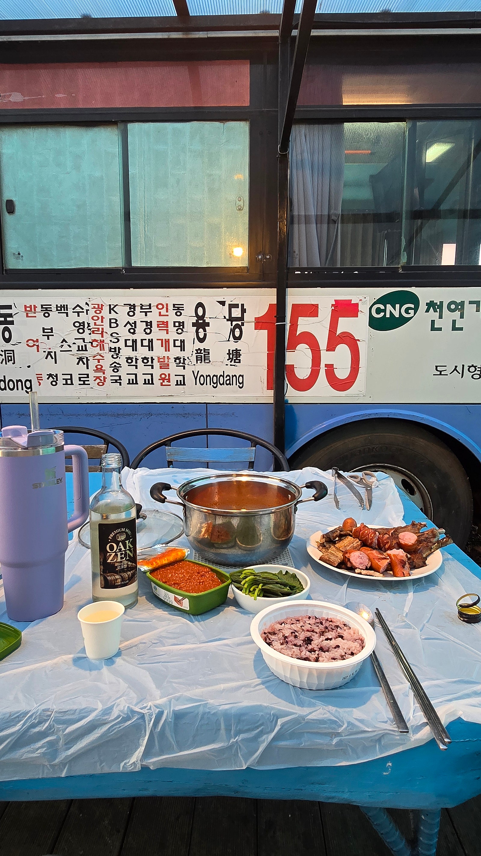 여러분! 저 잤어요!! 드디어 버스에서 잤어요! - 강릉 베이스캠프