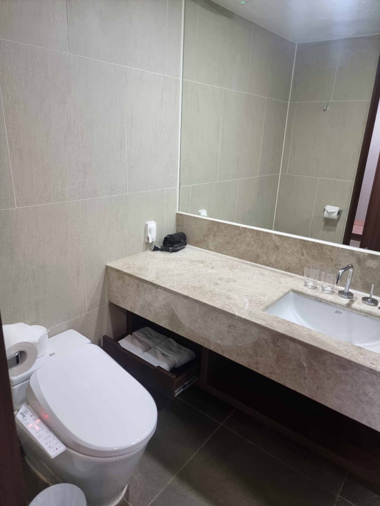 제주도에서 봄을만끽해야쥥 가성비호텔 에어시티호텔 이자카야 미묘, 어머니빵집, 이스방한상, 용두암,제주신라호텔 1.2일차
