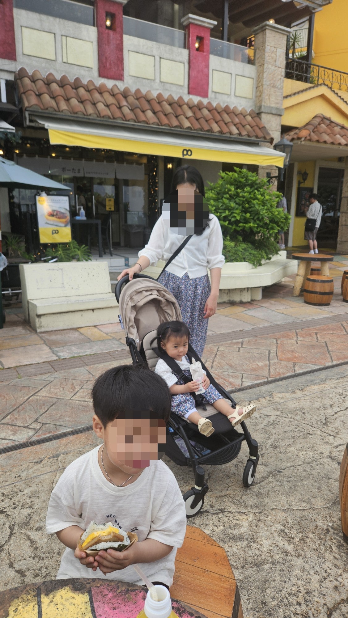 포크타마고에서 아침식사와 옆 지바고 커피에서 라떼로 하루를 시작
