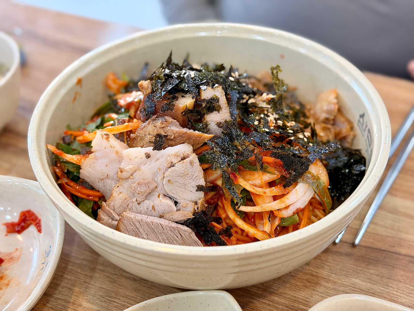 고기비빔국수 대 - 11,000원