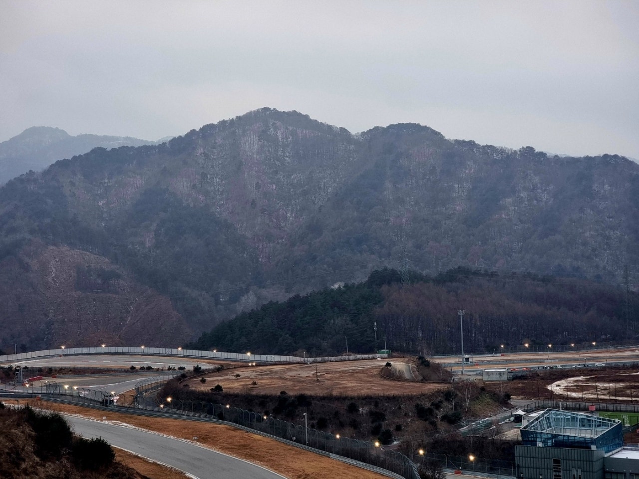 홍천맛집 신토불이들려서 인제 스피디움 실내서킷장에서 놀고 스파하고 인제 자작나무숲보고 막국수까지 종합적으로 쉬다왔어요