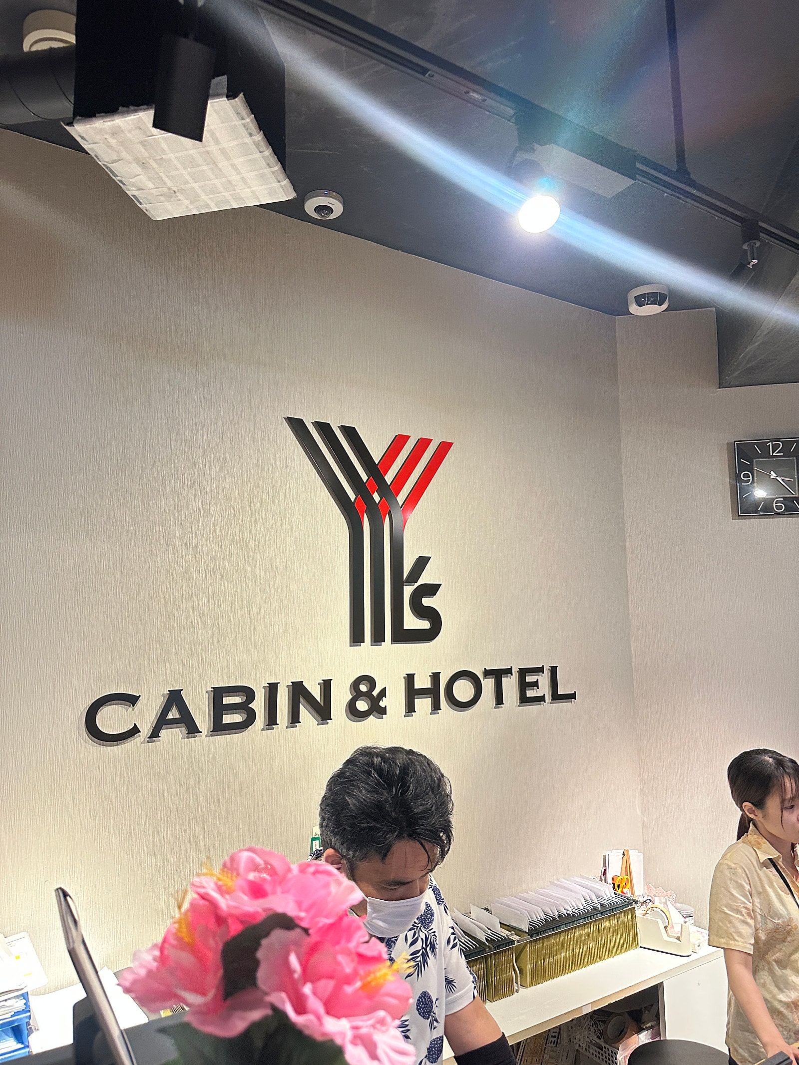 [오키나와 혼행 숙소 추천] 2만원에 사우나까지 무료? 말도 안 되는 금액의 오키나와 대만족 숙소 ‘와이즈 캐빈 & 호텔 나하‘