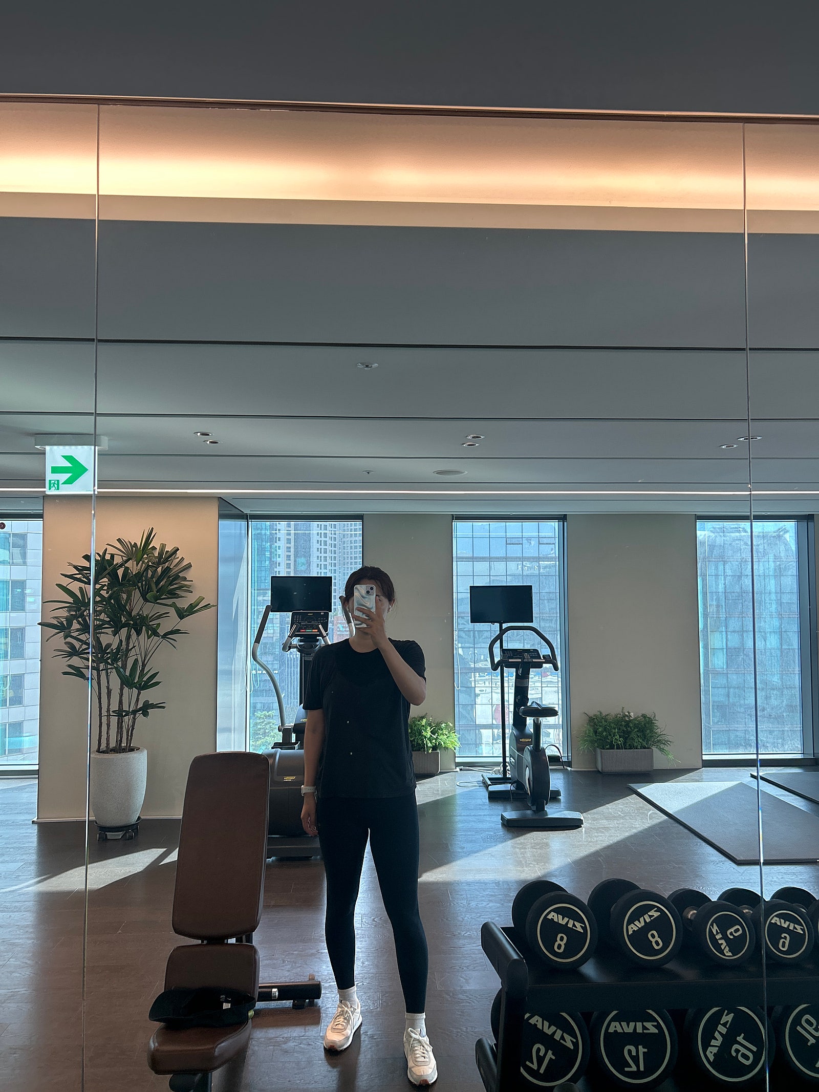 새벽 06:30 모습입니다. 여유롭게 운동 할 수 있어요.