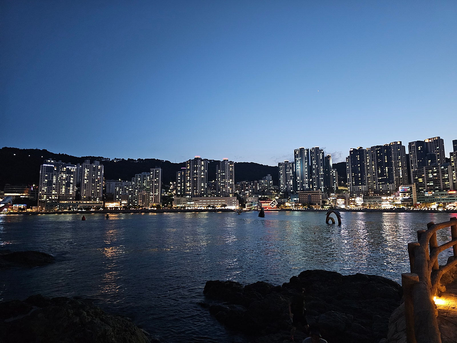 🌊여름 맛 가득한 부산 여행기🌌부산 야경 명소 & 송도 오션뷰 감성 숙소, 아무도 없는 밤의 감천문화마을을 걷다.(ft.사직야구장 불꽃야구 직관한 날 ⚾)