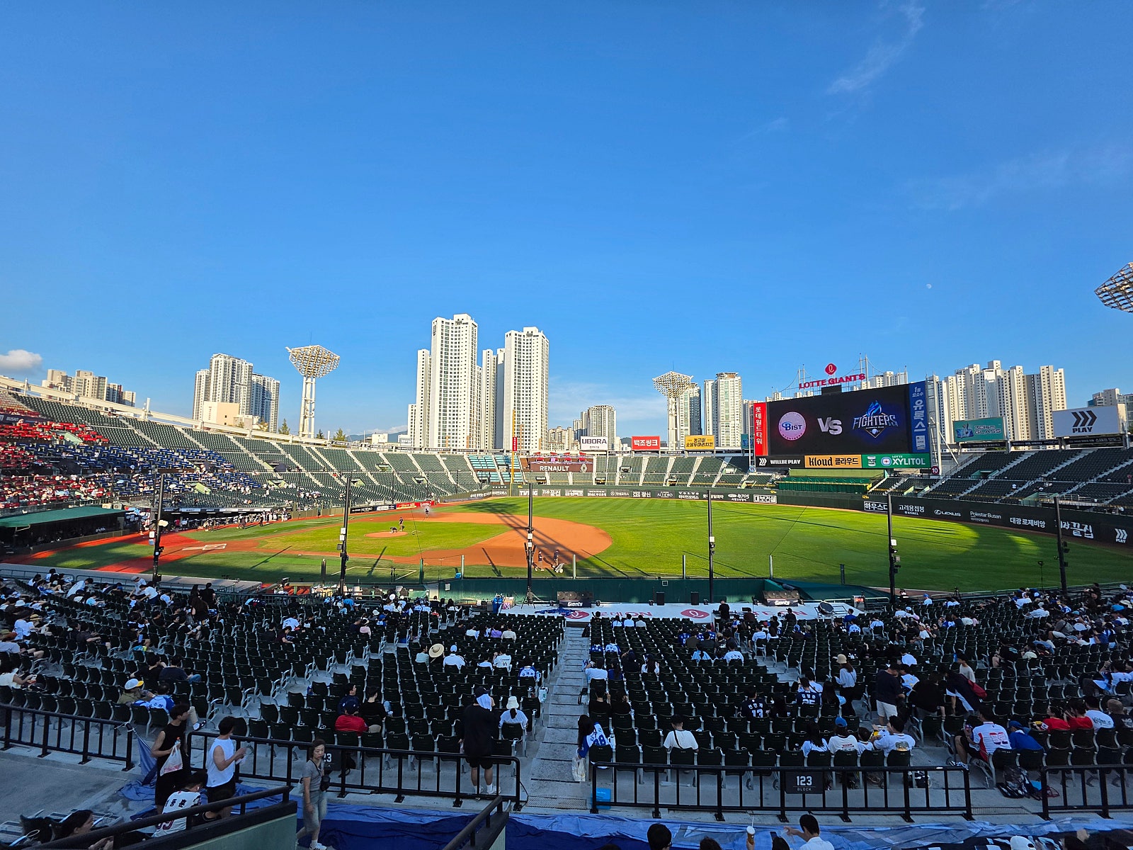 🌊여름 맛 가득한 부산 여행기🌌부산 야경 명소 & 송도 오션뷰 감성 숙소, 아무도 없는 밤의 감천문화마을을 걷다.(ft.사직야구장 불꽃야구 직관한 날 ⚾)