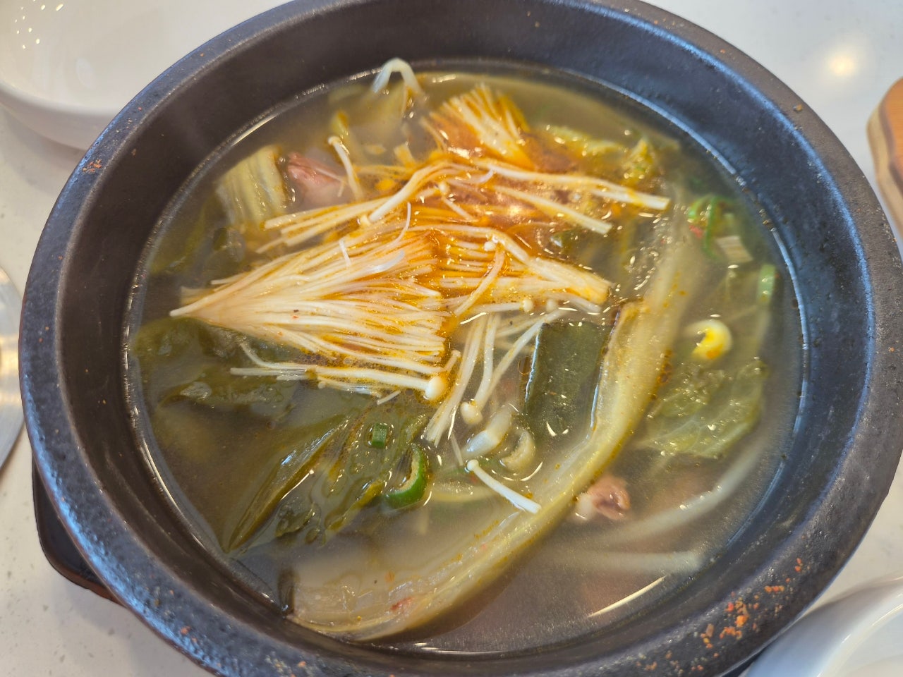 먹여행은 속초가 빠질수 없죠? 걸어갈 거리에 다 있는 맛집숙소 모어댄속초등대점!!