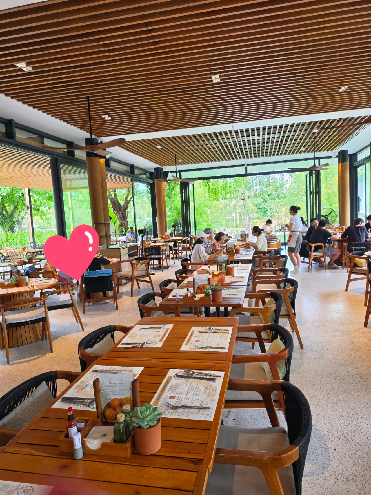 군입대전 아들하고 푸꾸옥 다녀왔어요 3일차 세일링클럽 조식 및 리조트 스냅사진찍고 더노블살롱스파 귀청소 소나시 미스터 씨푸드 저녁먹고 🥭 망고사고 야시장구경하고 왔어요