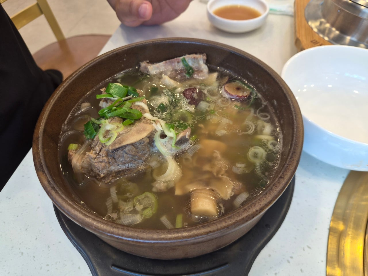 먹여행은 속초가 빠질수 없죠? 걸어갈 거리에 다 있는 맛집숙소 모어댄속초등대점!!