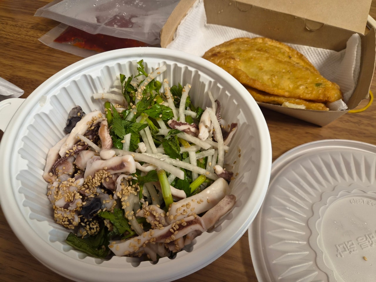 먹여행은 속초가 빠질수 없죠? 걸어갈 거리에 다 있는 맛집숙소 모어댄속초등대점!!