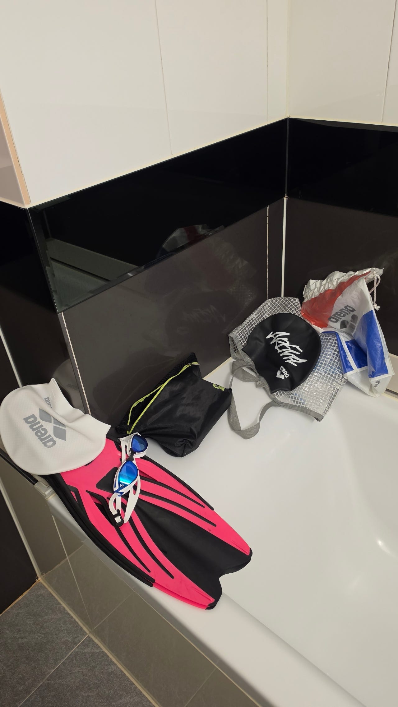 오로지 수영장만 보고 다녀왔습니다 🏊♀️