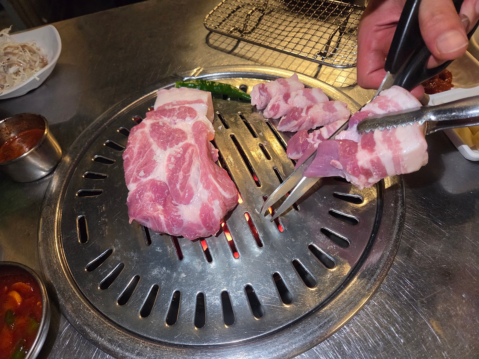 [9월 여행노트] 여름 끝자락에 소환하는 서귀포 심야맛집, 밤 12시에 먹는 흑돼지 🐷