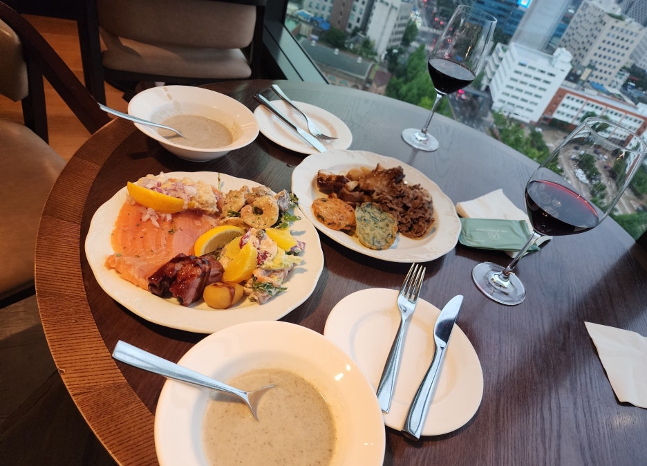 (9월 여행노트) 서울 도심 나들이💙앰배서더 서울 풀만, 어반이스케이프와 라운지로 채운 호캉스