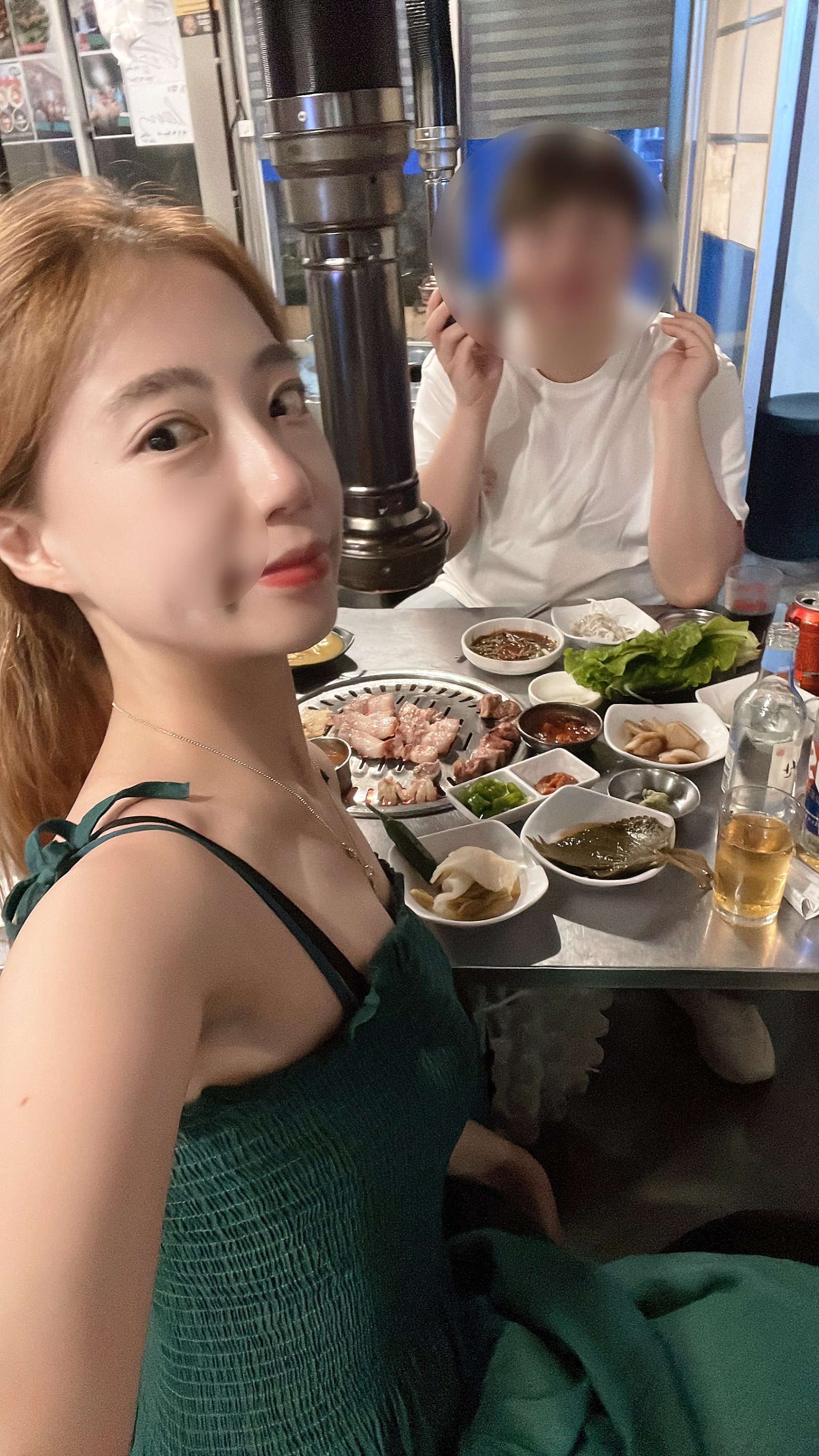 밤 12시에 만나서 고기먹고 신난 커플 (접선 기념 사진촬영도 잊지않았어요)