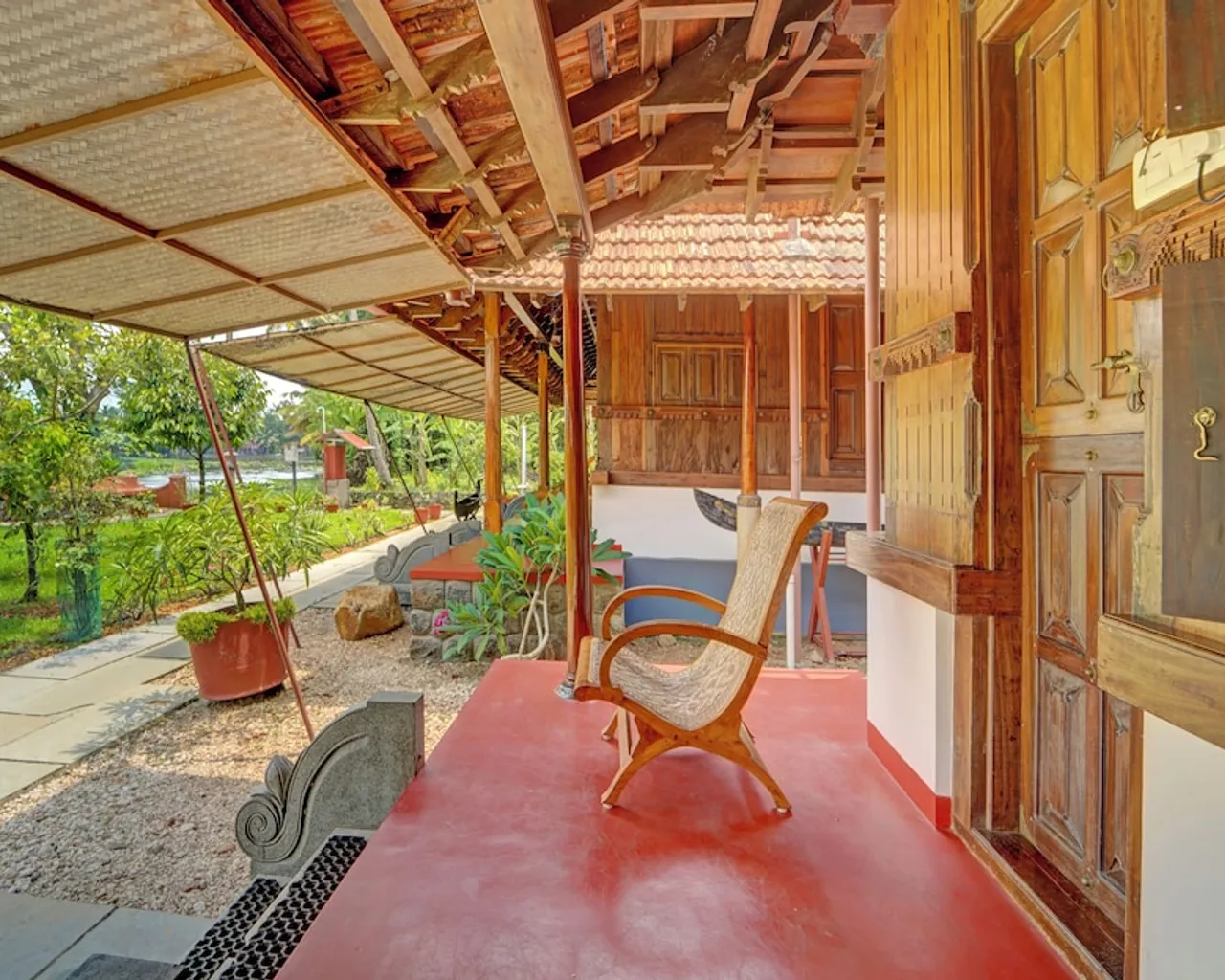 알라야 스테이즈 팜 데일 바이 더 백워터스, 쿳타나드 탈룩, 인도 - 여기어때 특가