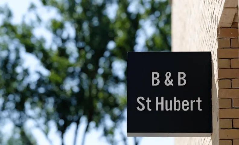b & b St-Hubert