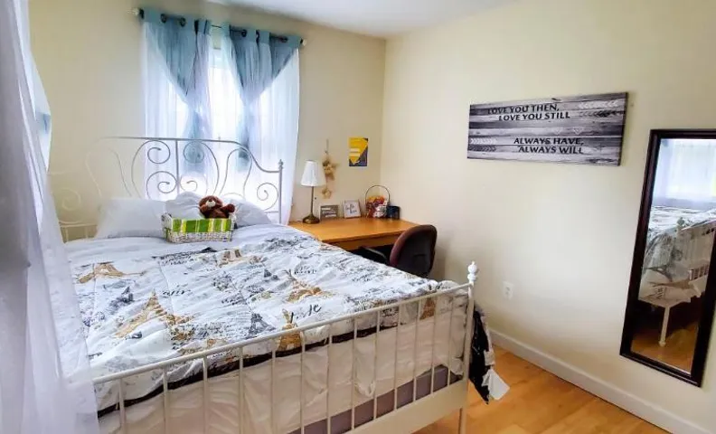 5 star Room2/Close to everything/5 min walk metro/Rockville Town Center