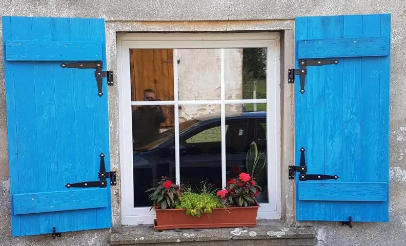 Dom O Niebieskich Okiennicach