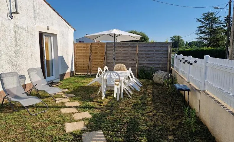 Petite maison agreable avec jardin privatif