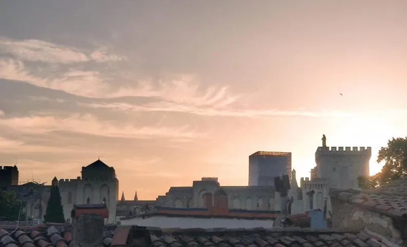 Maison intra muros, terrasses avec vue sur palais jaccuzzi et garage