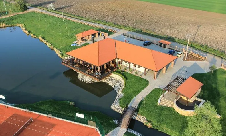 Rooms & Restaurace Na Jitrách