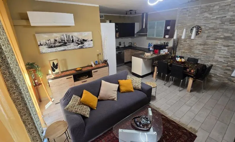 VARESE PRIME - Stylish and large Apartment, Air Conditioning, 2 Baths, 2 Parking, City Centre