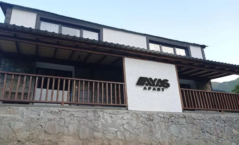 Ayas Apart