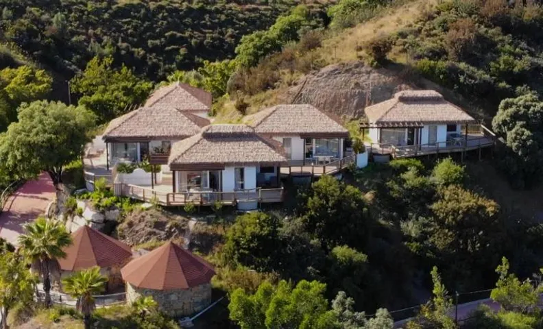 Hotel Selwo Lodge - Animal Park Tickets Included