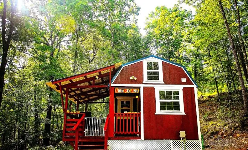 The Americana - Parker Creek Bend Cabins