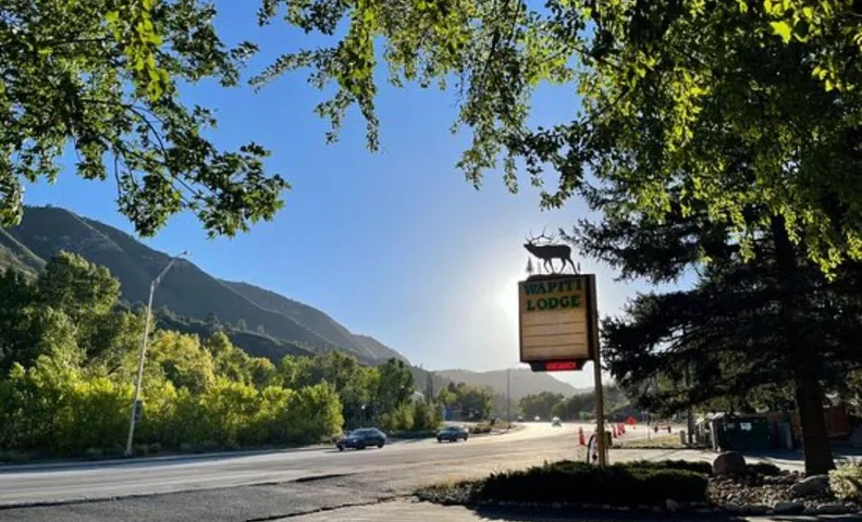 Wapiti Lodge