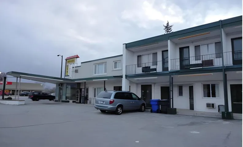 6267 Persepolis Inn