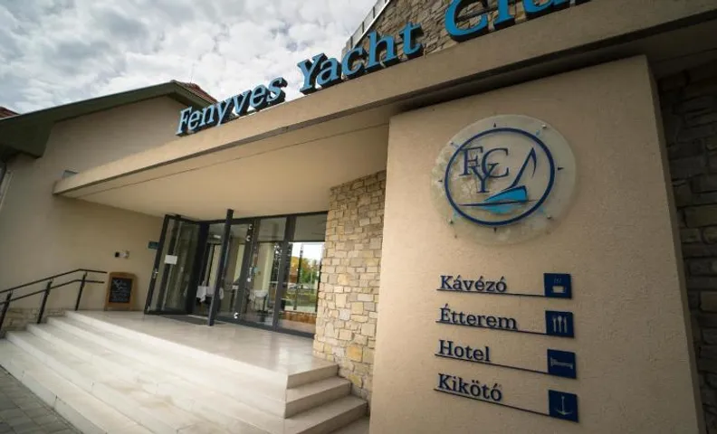 Fenyves Yacht Club Superior