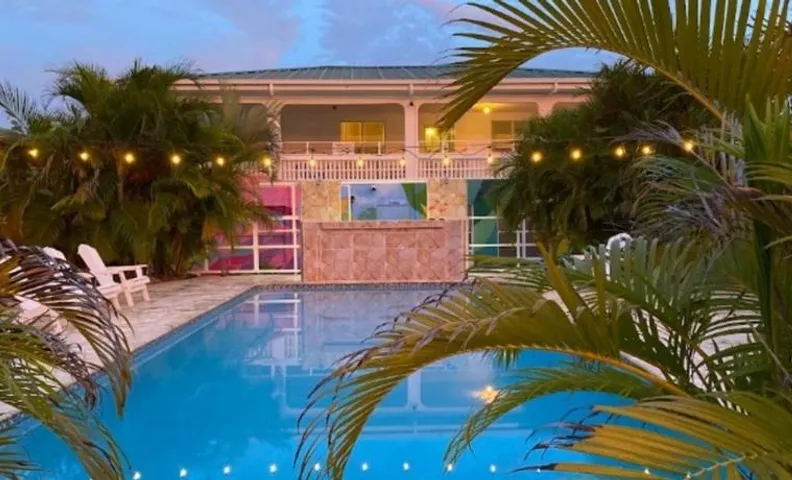 El Flamingo Beach Club