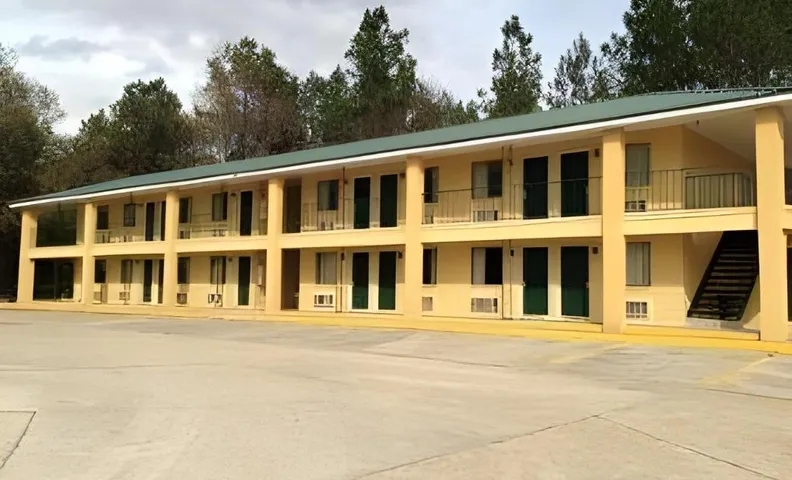 Super 8 by Wyndham Picayune