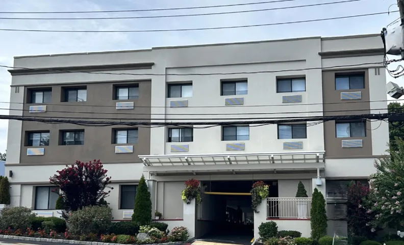 Best Western Roslyn-Long Island Hotel