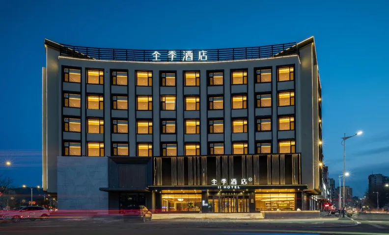 Ji Hotel Lingyuan Tianyi Square