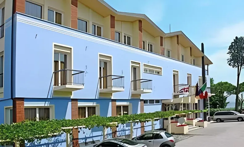 Hi Hotels Sirmione - Lakeview Pool