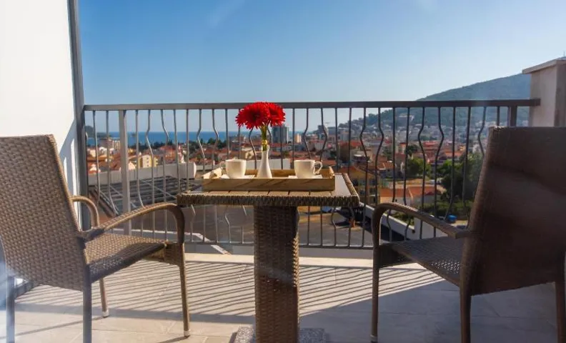 Rooftop Apartments & Rooms