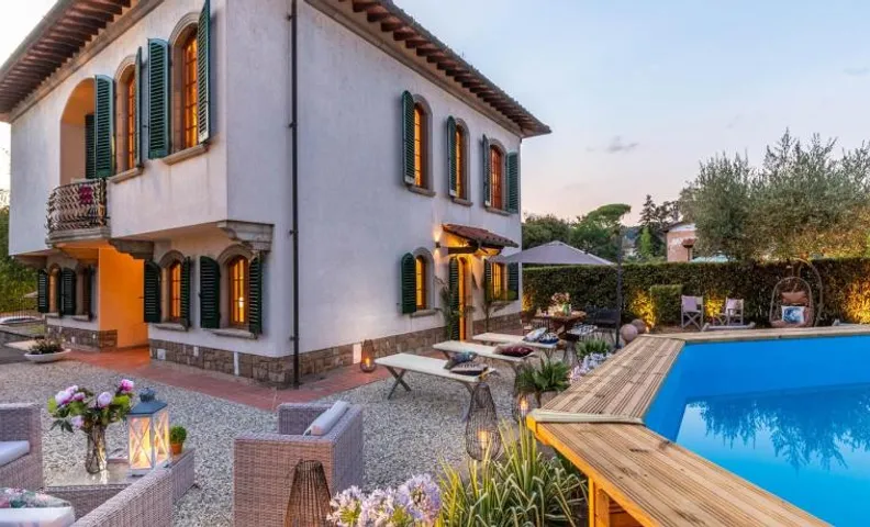 Villa in Lucca with Pool and Countryside Views