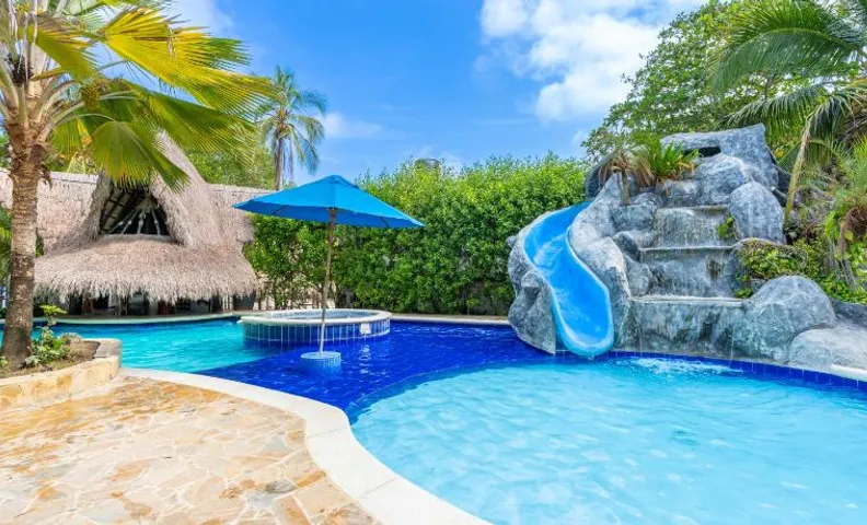 Cabanas Aqua Blue Covenas