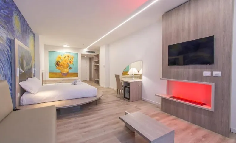 Max Motel - Art Gallery Room